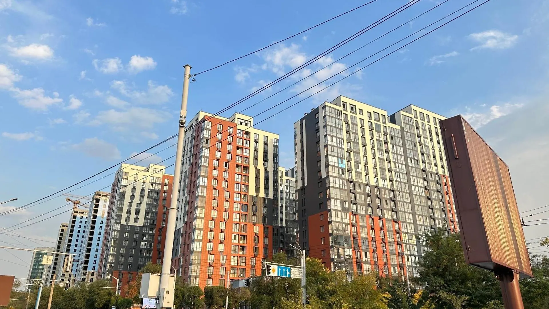 Апартаменты Terracotta Yellow, В 1 Минуте От Станций Metro И Трц Алматы